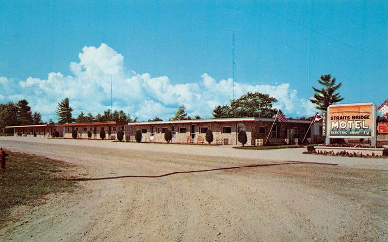 Trails End Inn (Straits Bridge Motel) - Vintage Postcard